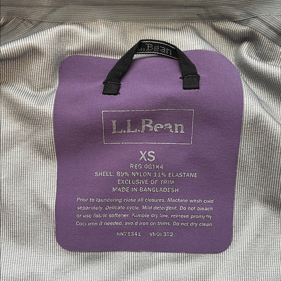 L.L. Bean Women's Gortex Rain Jacket - Picture 4 of 8